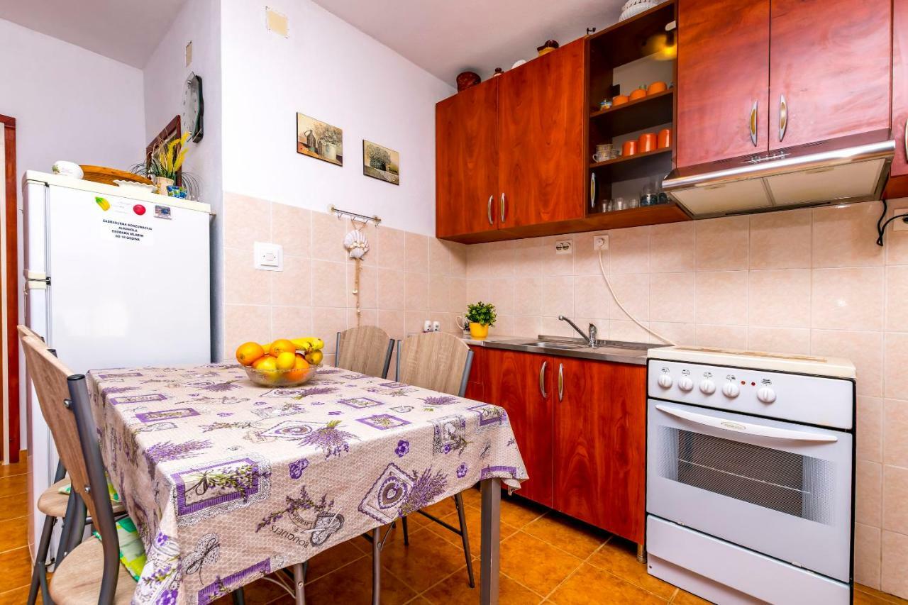 Apartments Bozo Razanj Luaran gambar
